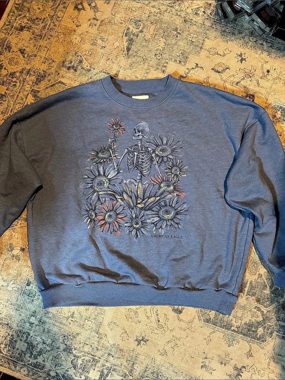 American Eagle Graphic Sweatshirt in Blue Size XL Like New